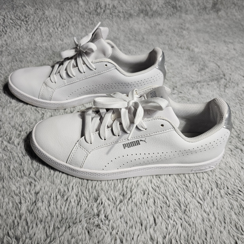 Women's Puma Sneakers Size 7.5